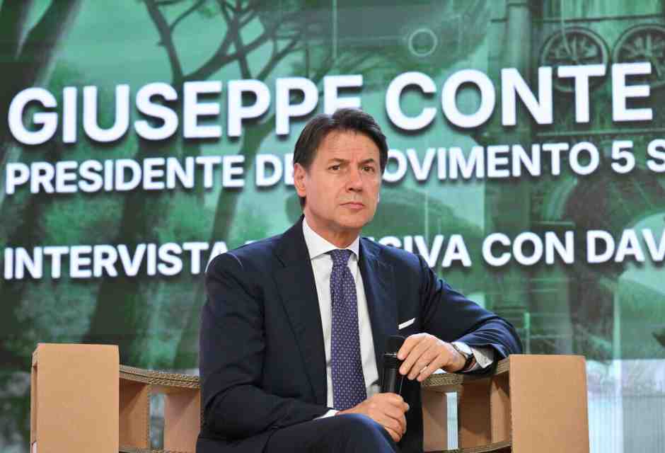 All’Aia con Conte nostalgici di Stalin e putiniani che manco la sinistra si carica