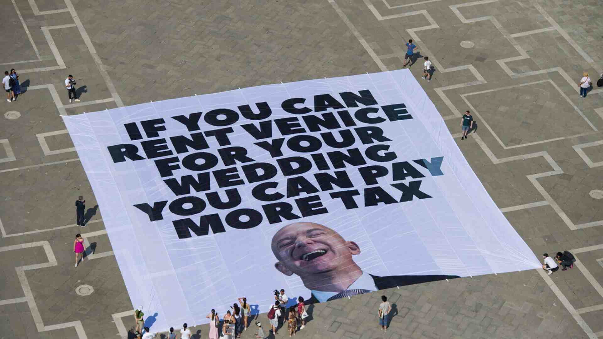 The little antifa and anticapitalist circle that contests Bezos in Venice has a problem not with Amazon but with freedom