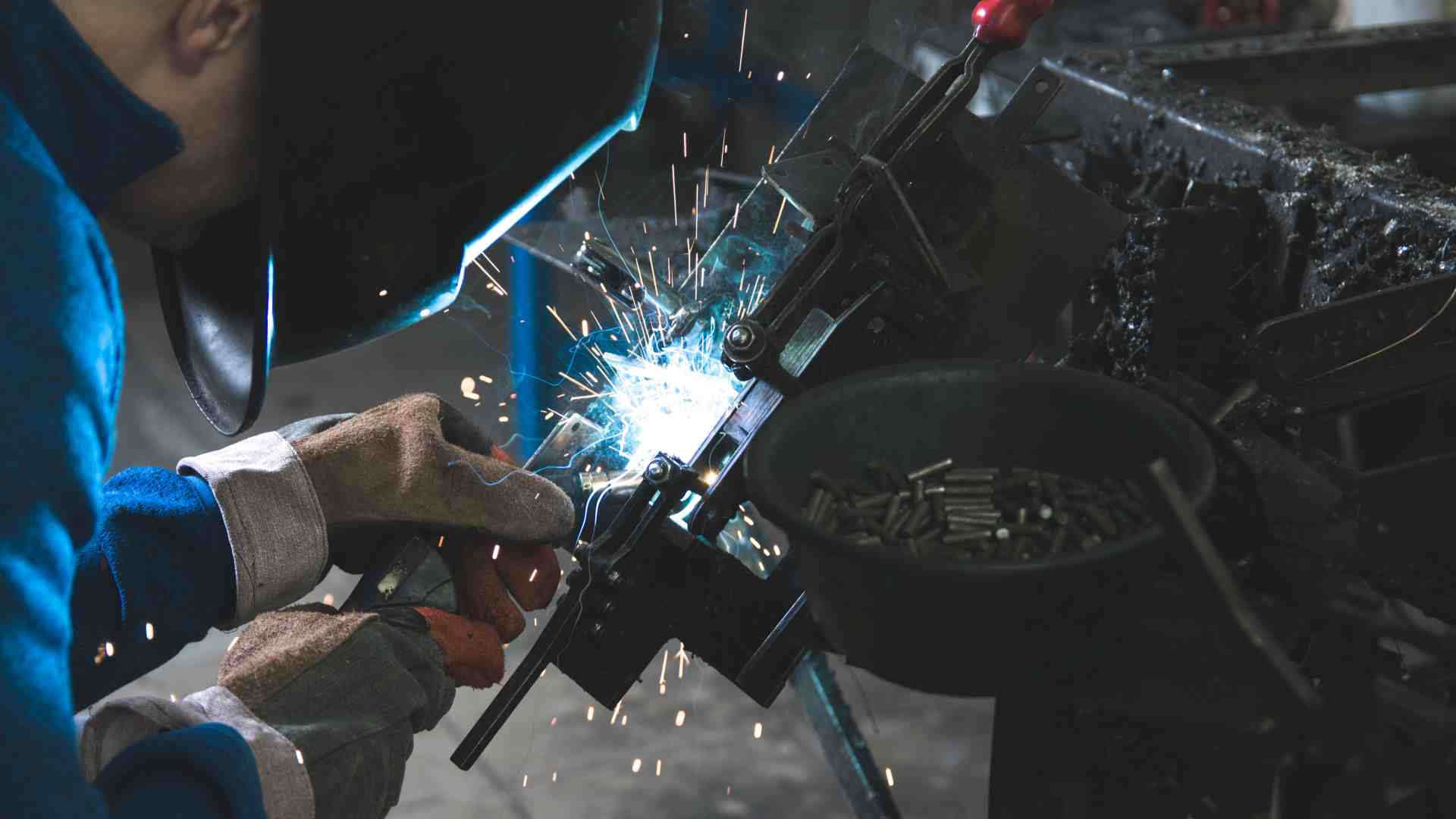 I consumatori temono i rincari, ma l’industria dà segnali di resilienza