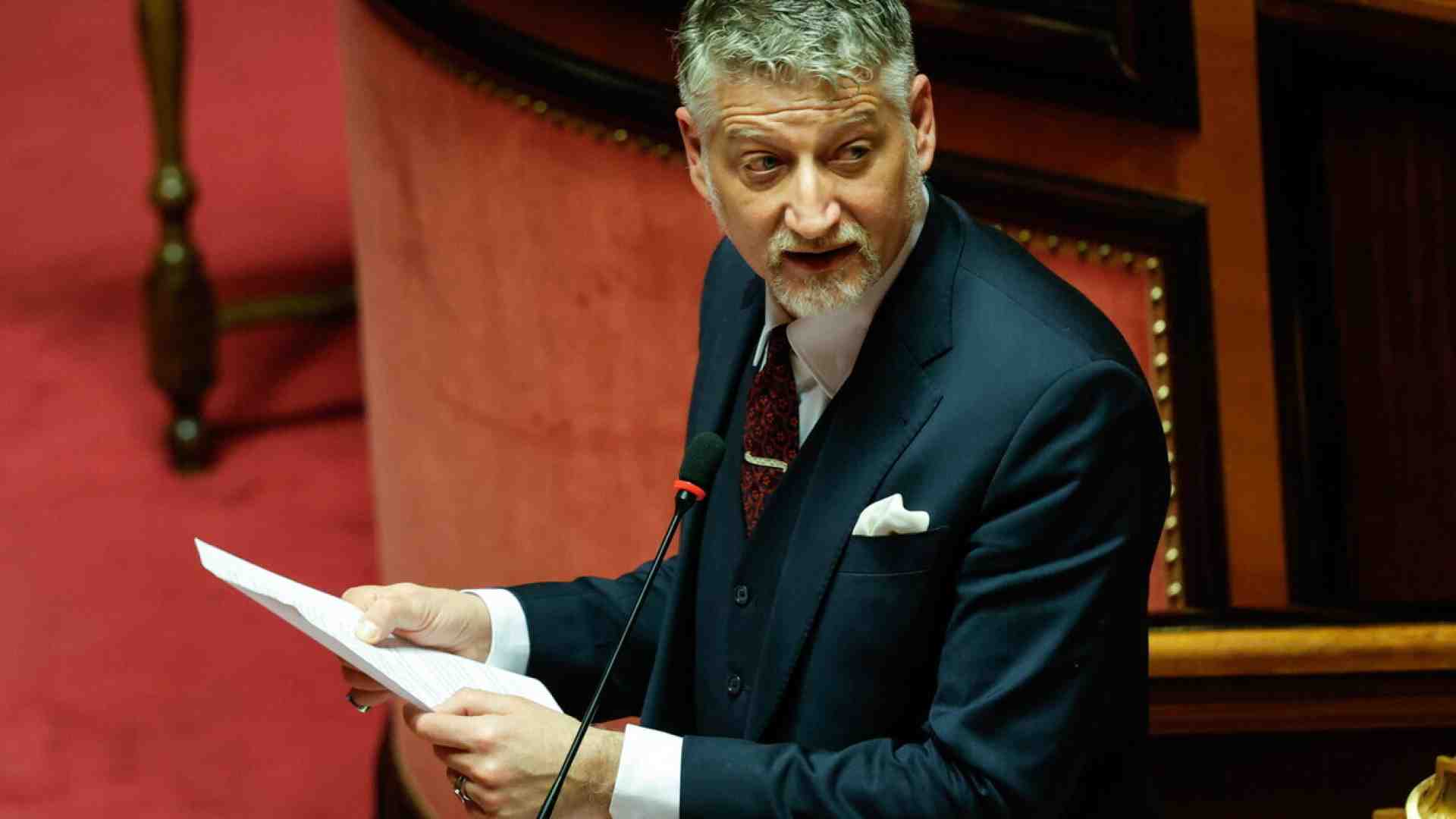 Truffe, film e Tax credit: Giuli annuncia strette e controlli. Una storia italiana