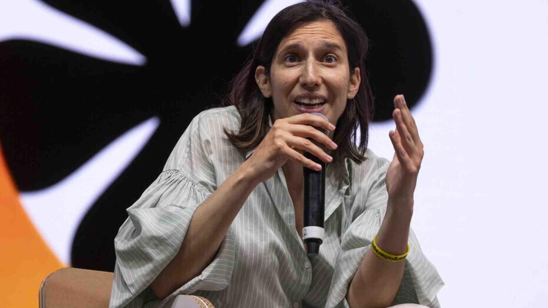 Schlein, eskimo e sangria. La segretaria del Pd vuole ellyzzare il Pse