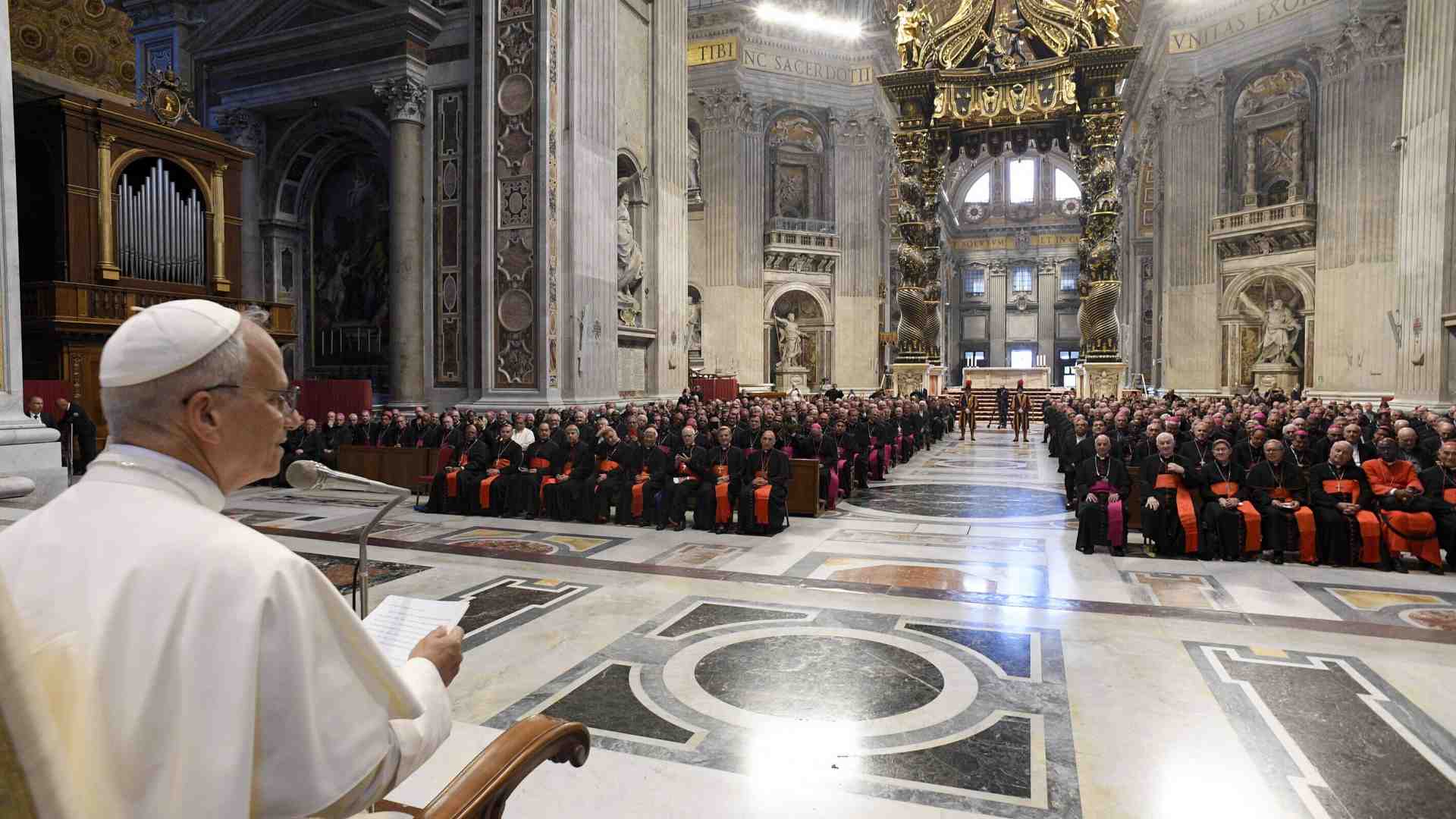 Zitto zitto, Papa Leone delude i rivoluzionari: il celibato non si tocca