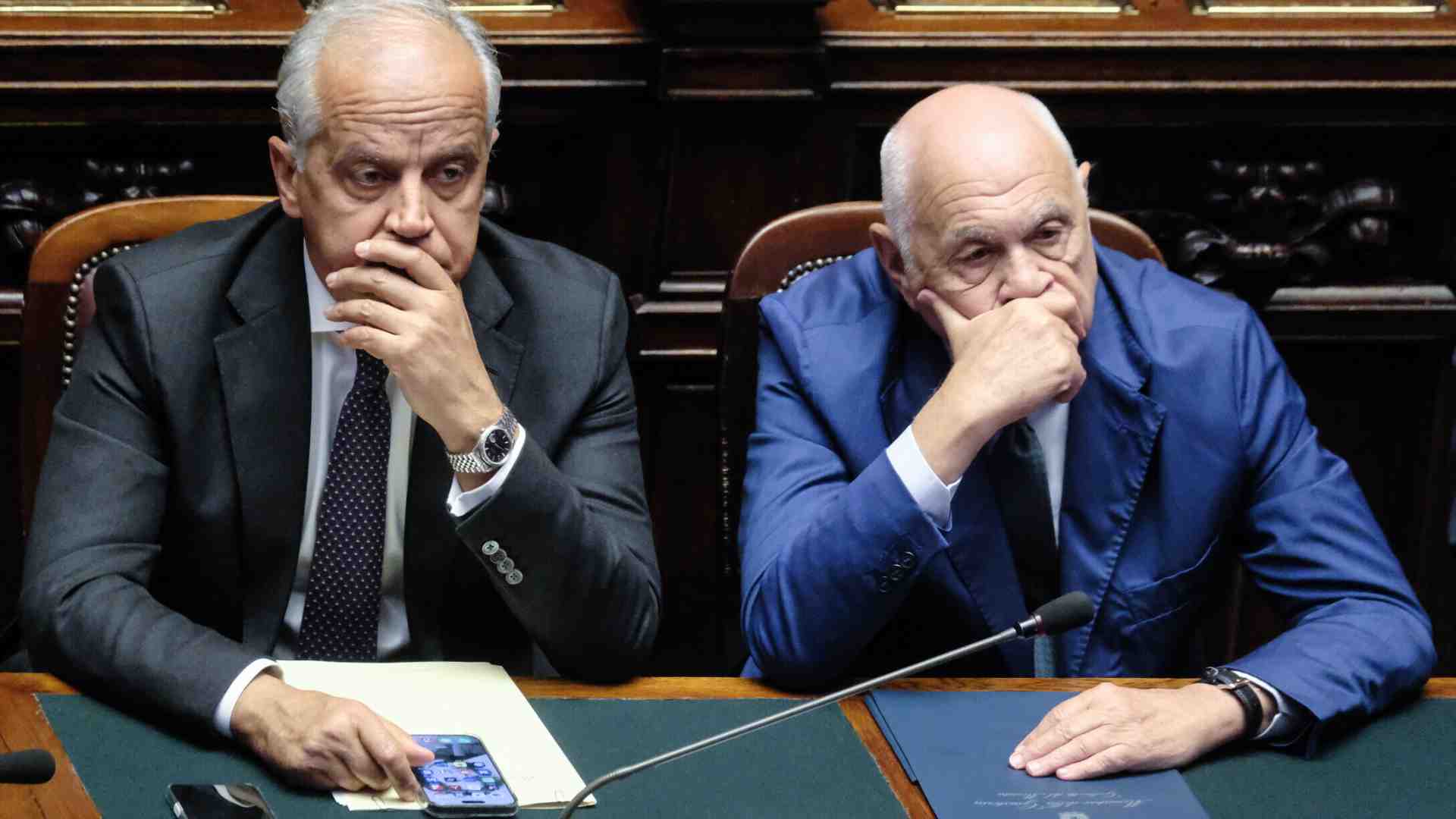 La destra applaude i poliziotti e fischia i magistrati, la sinistra fa l'opposto