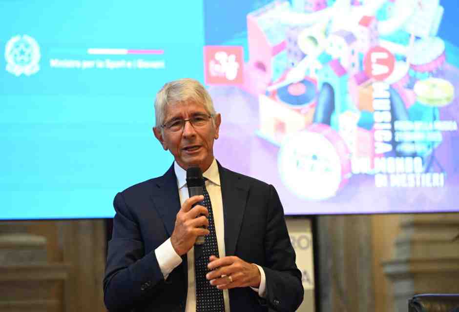 Coni, la disfatta di Abodi fa infuriare Fazzolari: "Hai esposto il partito a una figuraccia"