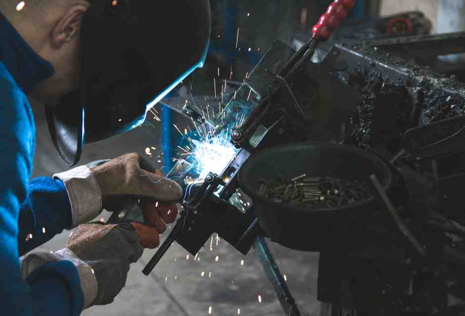 I consumatori temono i rincari, ma l’industria dà segnali di resilienza