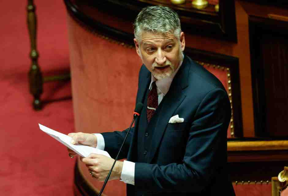 Truffe, film e Tax credit: Giuli annuncia strette e controlli. Una storia italiana