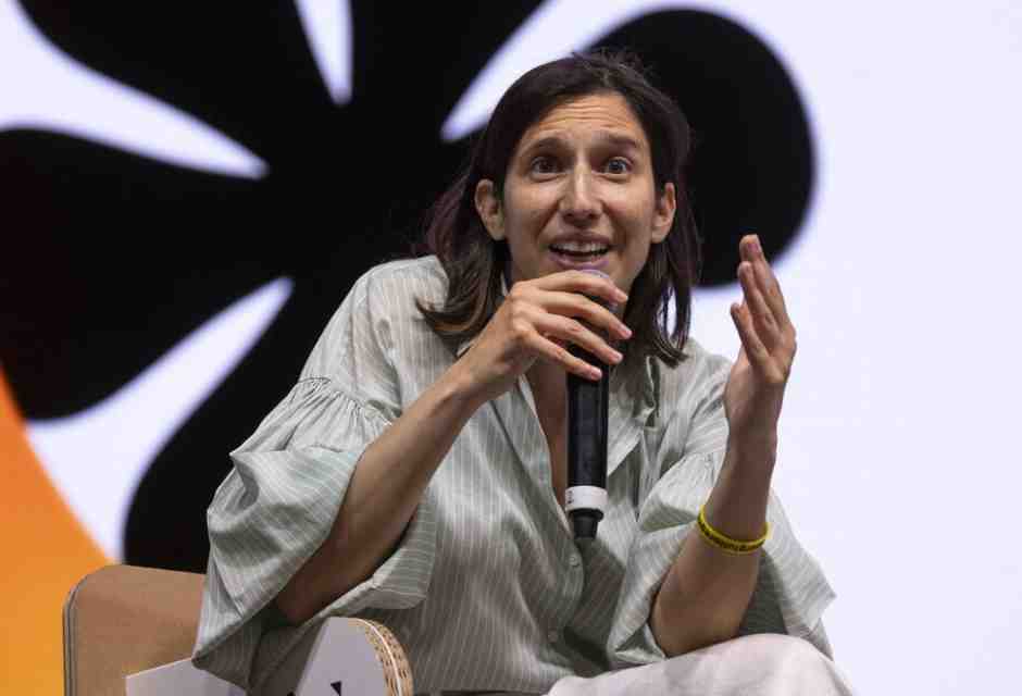 Schlein, eskimo e sangria. La segretaria del Pd vuole ellyzzare il Pse