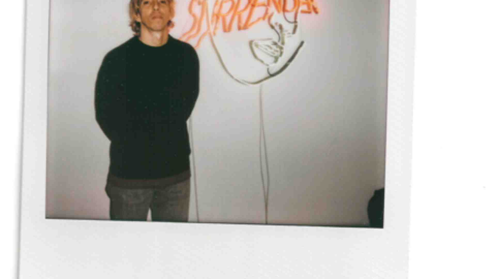 La città come scultura vivente, nei neon di Patrick Tuttofuoco