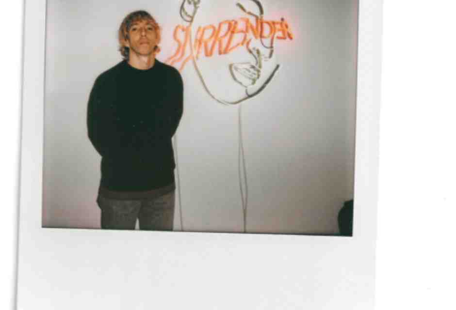 La città come scultura vivente, nei neon di Patrick Tuttofuoco