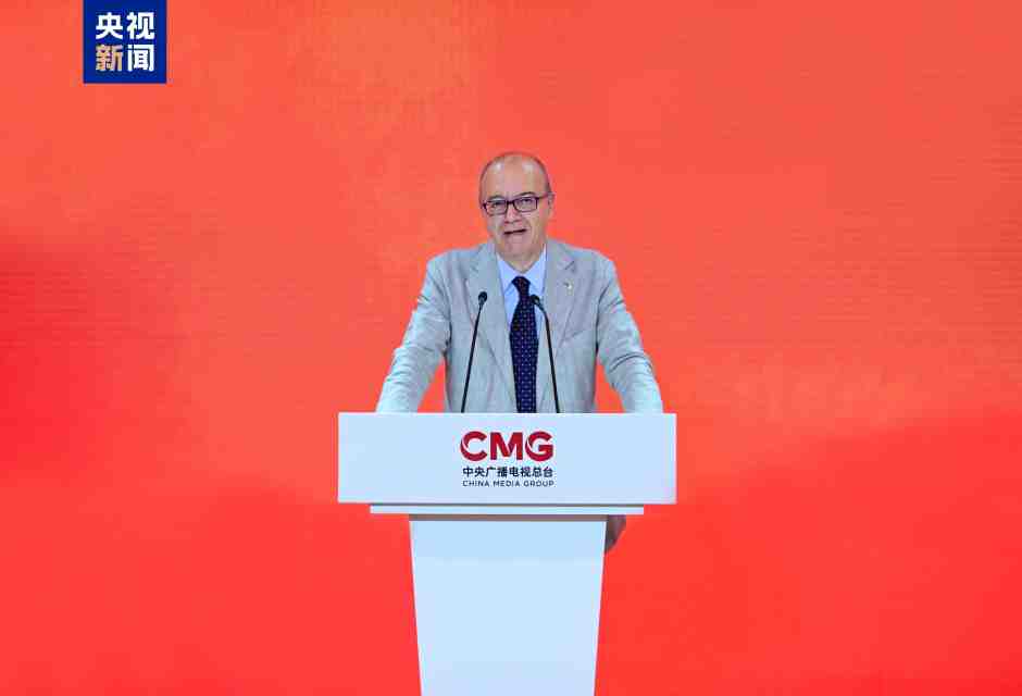 Il regalo di Valditara a Xi Jinping e le fake news di Pechino in Italia