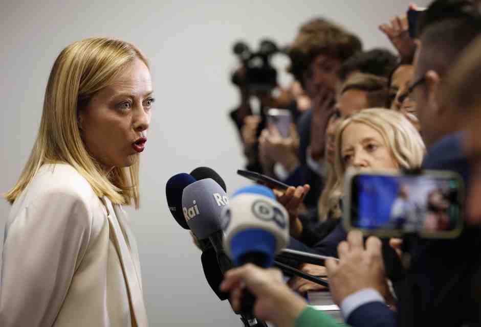 Il Papa contro il riarmo è un problema per Giorgia Meloni