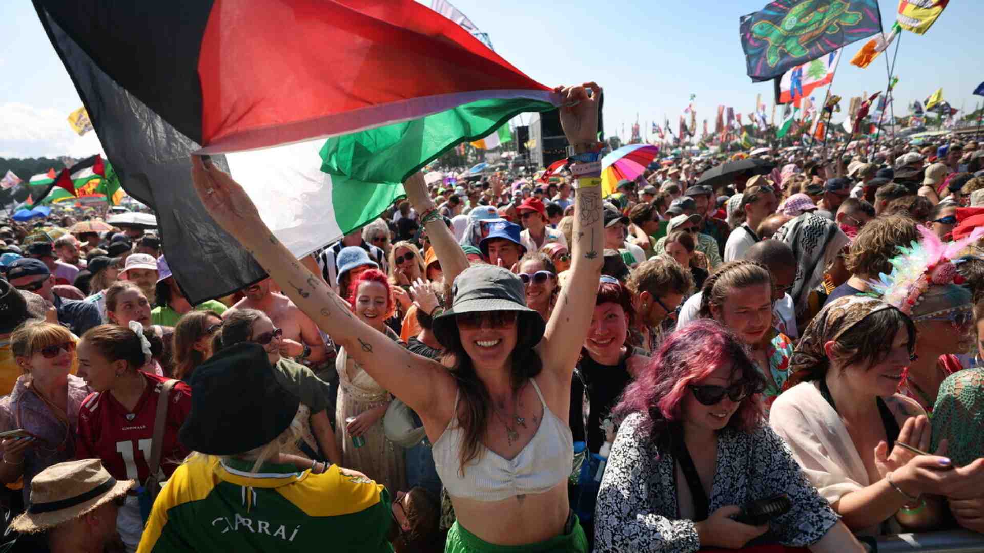 Glastonbury e gli altri: i concertoni estivi sono un’euforica piattaforma antisraeliana