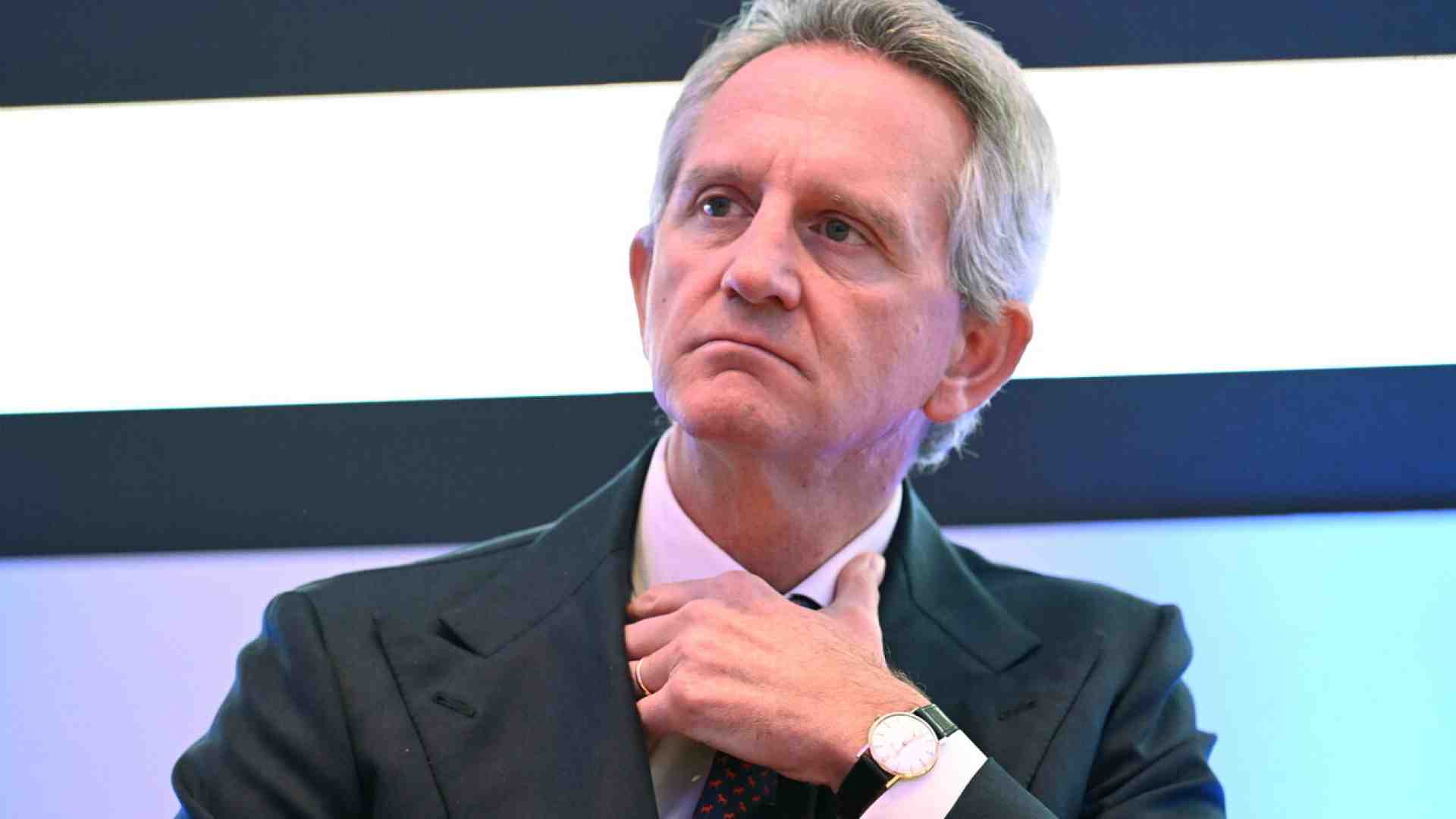 Mediolanum esce da Mediobanca e lascia Nagel più solo