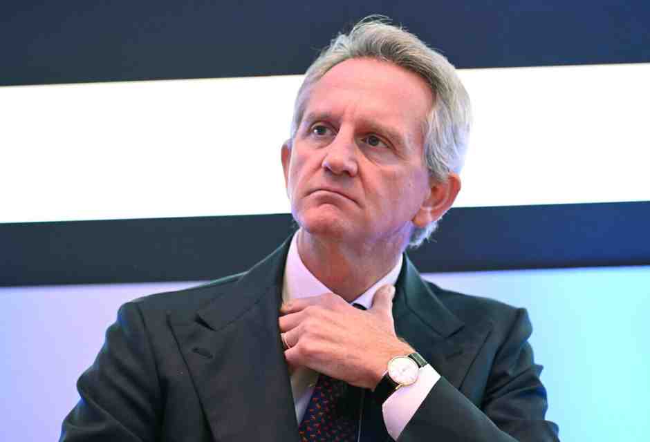 Mediolanum esce da Mediobanca e lascia Nagel più solo