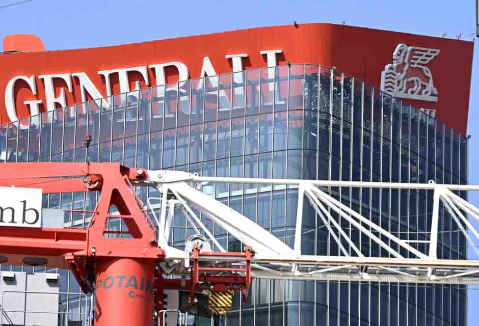 Grosso guaio a City Life: dal crollo dei Ferragnez al crollo dell'insegna Generali