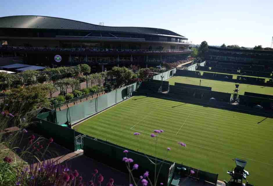 Un occhio ai campi di Wimbledon e l'altro agli introiti record del tennis