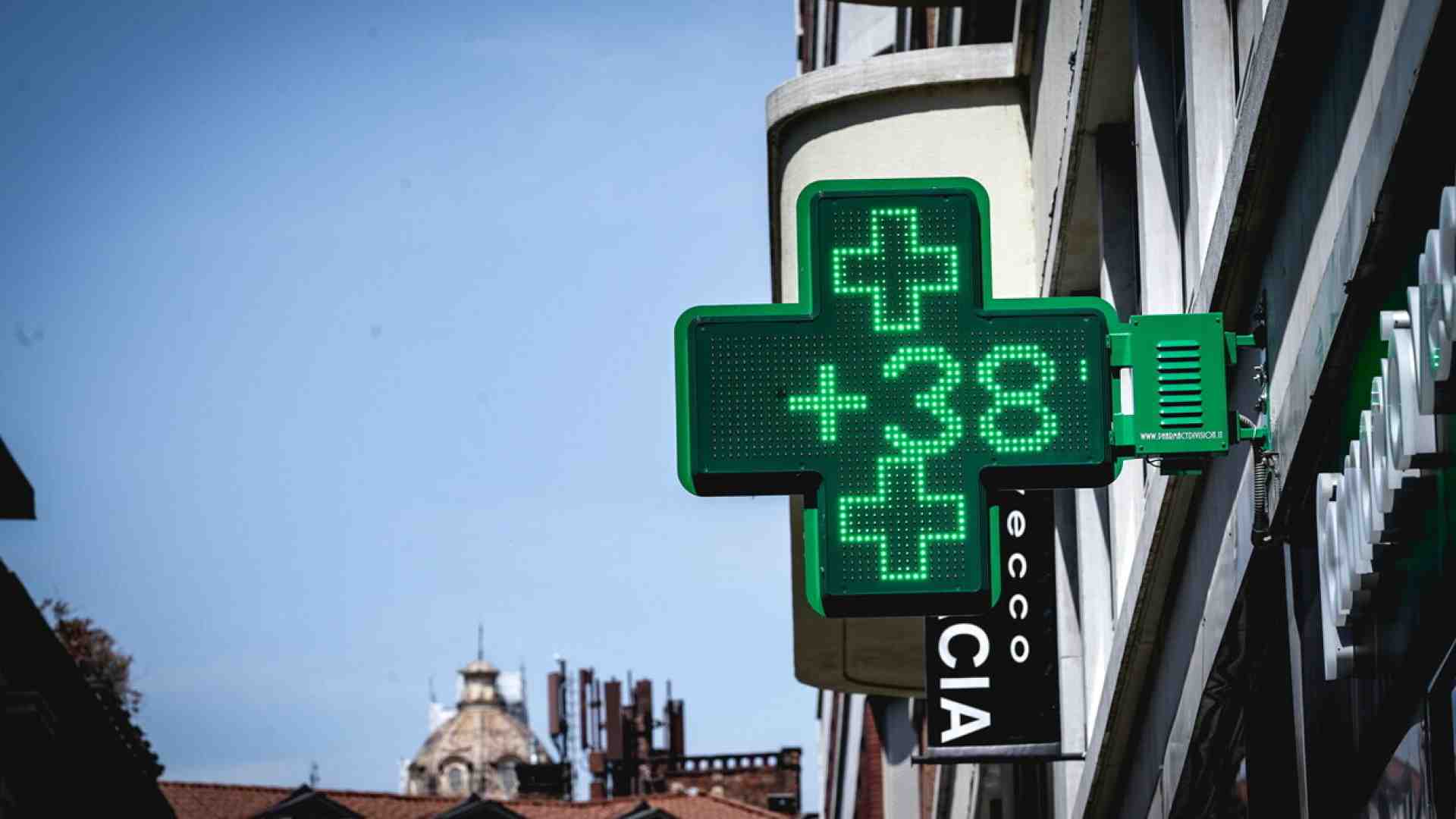 Il caldo ossessiona e affratella. Tutto è colpa del caldo che fa