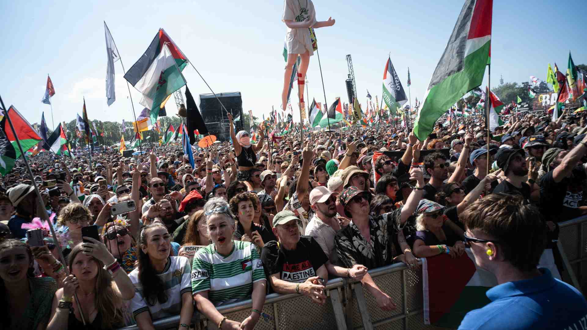 Glastonbury travolge la Bbc. Sapeva dei cori “morte a Israele”