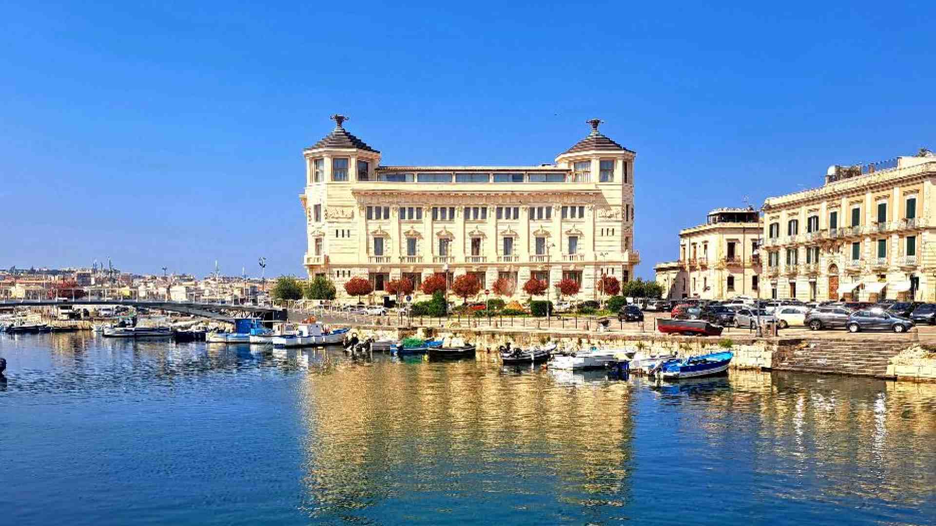 Lettere da Ortigia, così rivive il Palazzo delle Poste