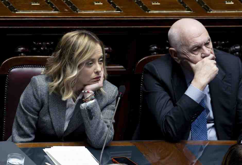 Dossier di FdI: "I giudici politicizzati non ci fermeranno". Meloni prepara il referendum sulle carriere