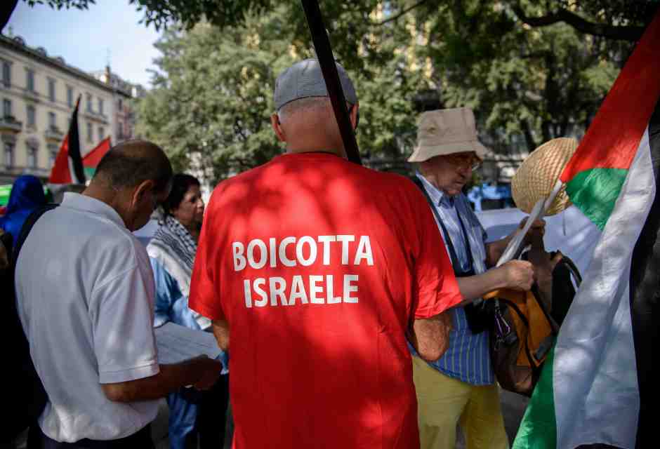 La pignatta del boicottaggio e i dolcetti del narcisismo morale