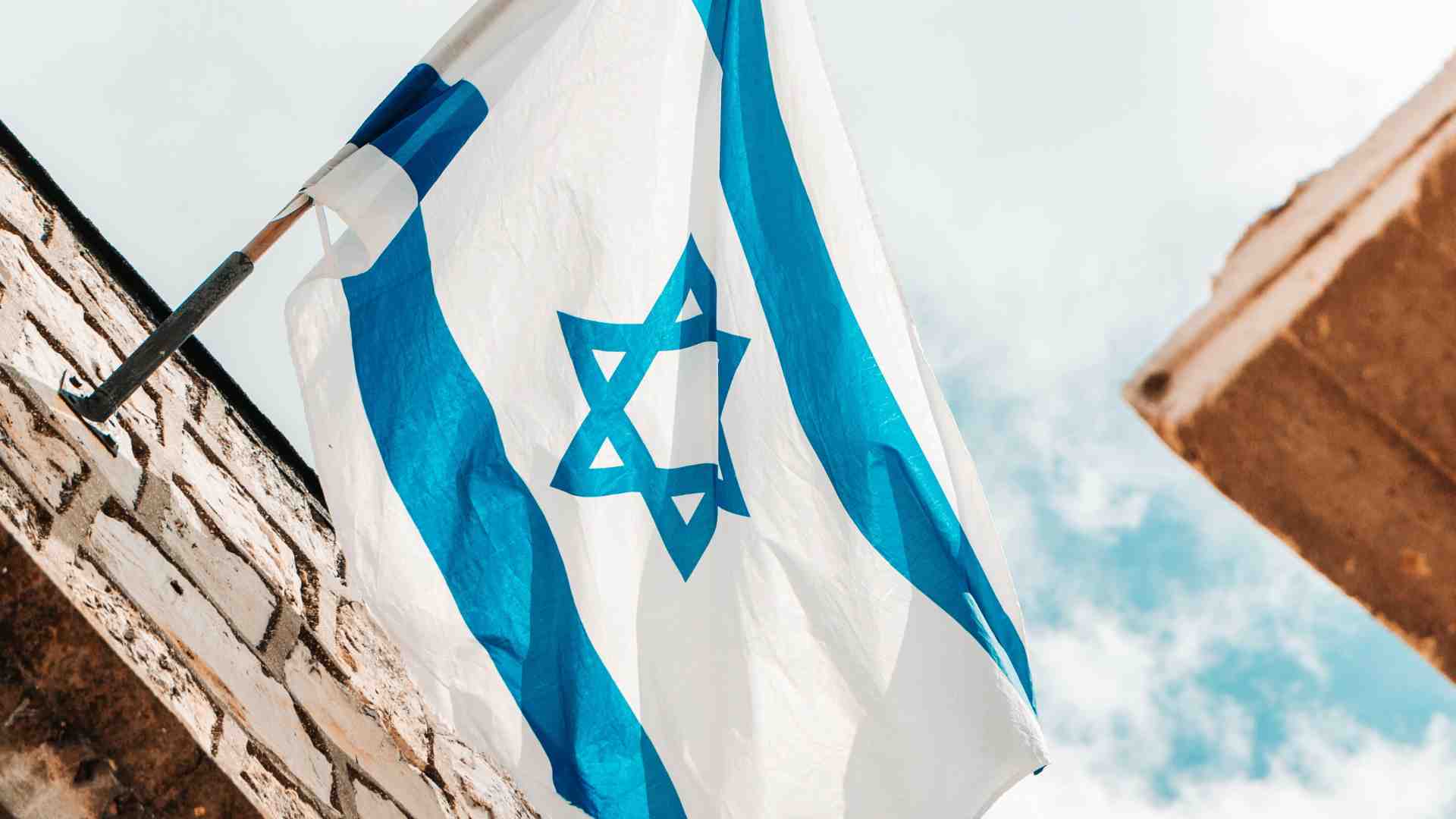 La bandiera d’Israele non si tocca