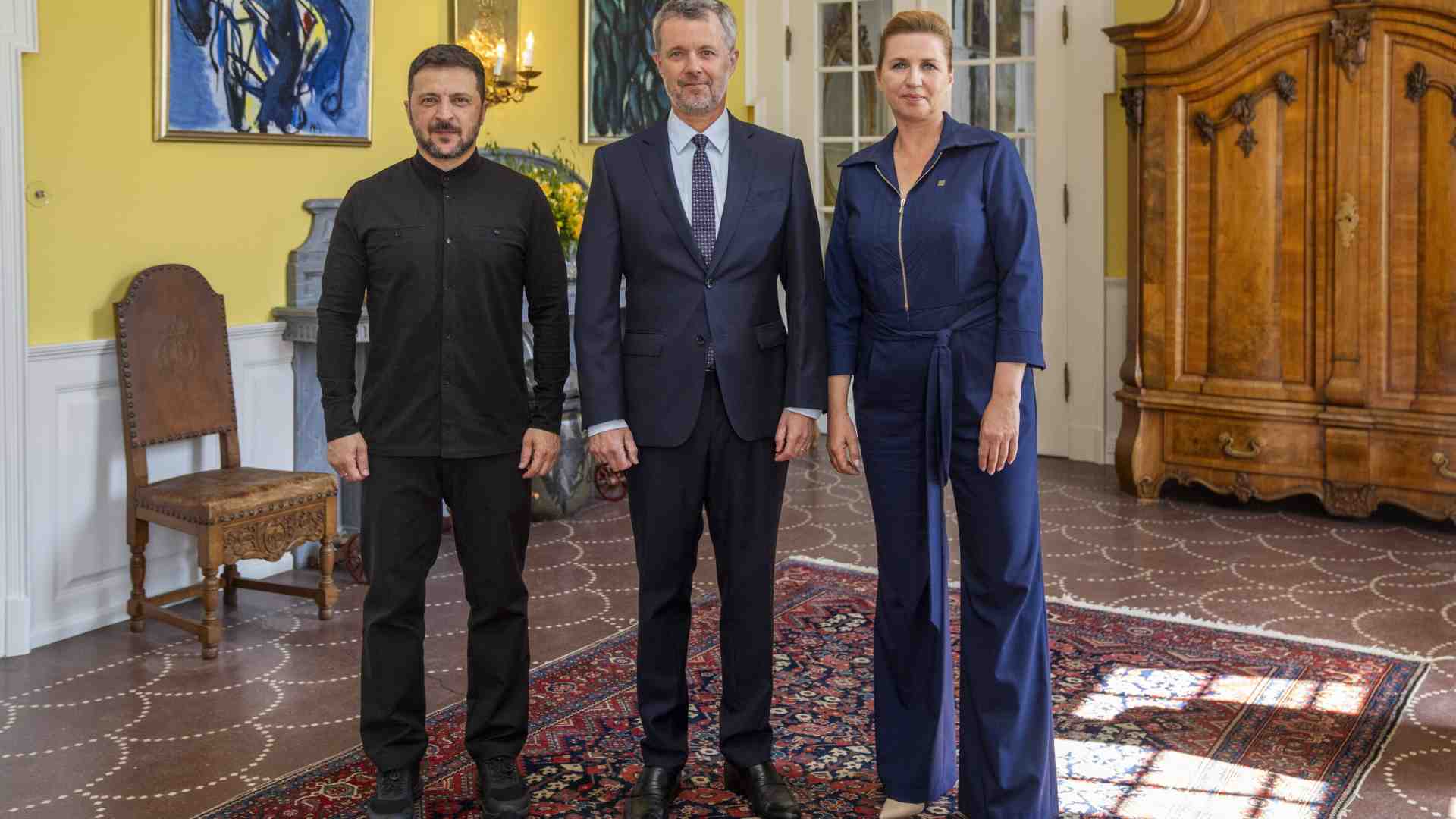 L’Ucraina cerca l’Ue. Zelensky vola in Danimarca, ma trova solo l’abbraccio di una famiglia disarmata