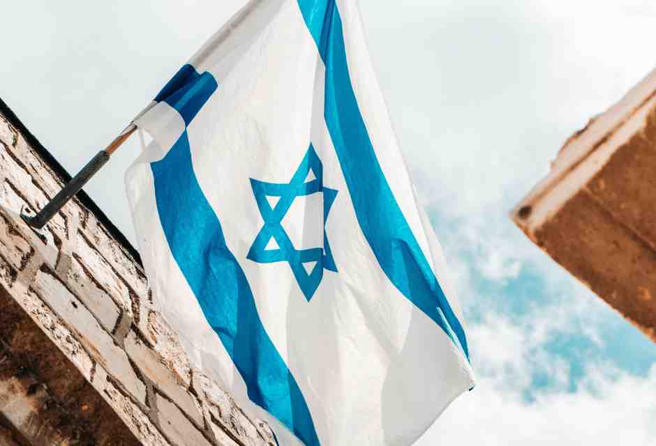 La bandiera d’Israele non si tocca