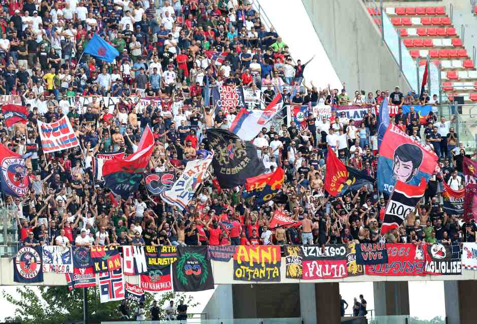 Un viaggio nel mondo ultras in 12 tappe nel libro di Lamberto Ciabatti