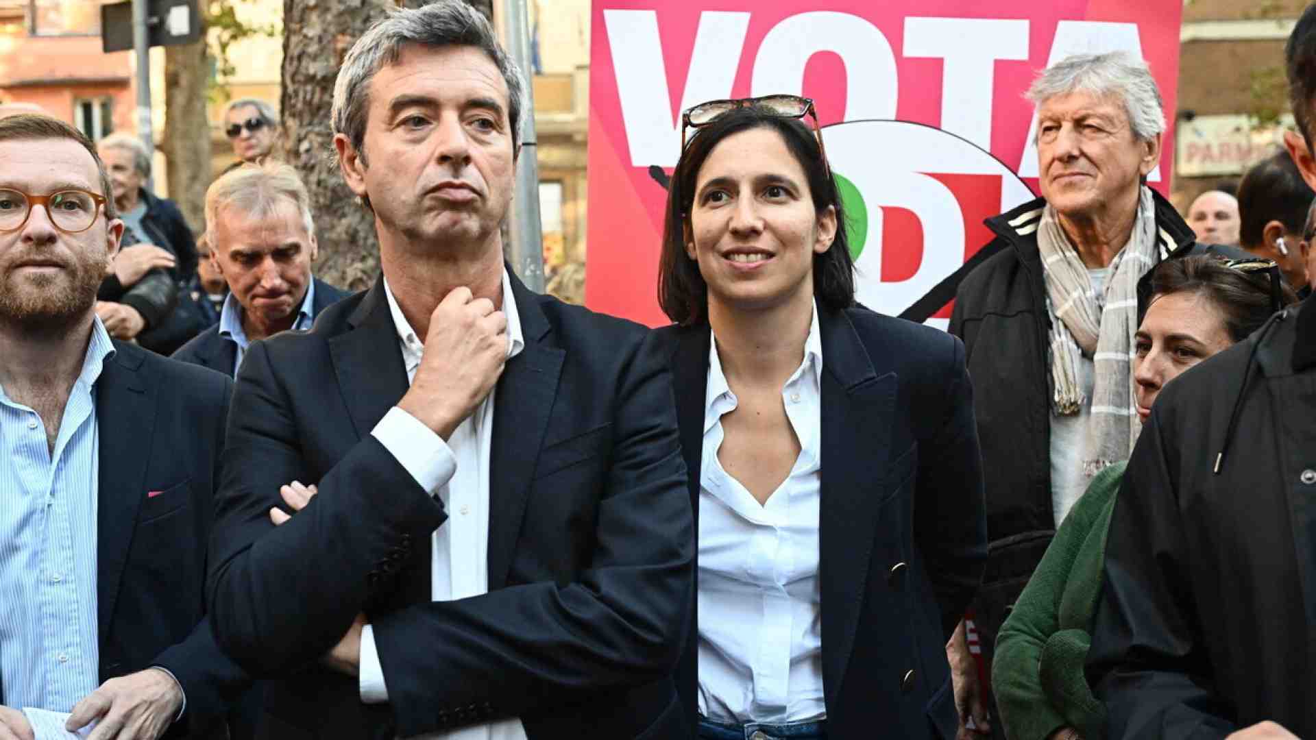 Schlein tra Landini e Orsini. Ma alla conferenza del Pd sulle politiche industriali Fumarola (Cisl) non ci va