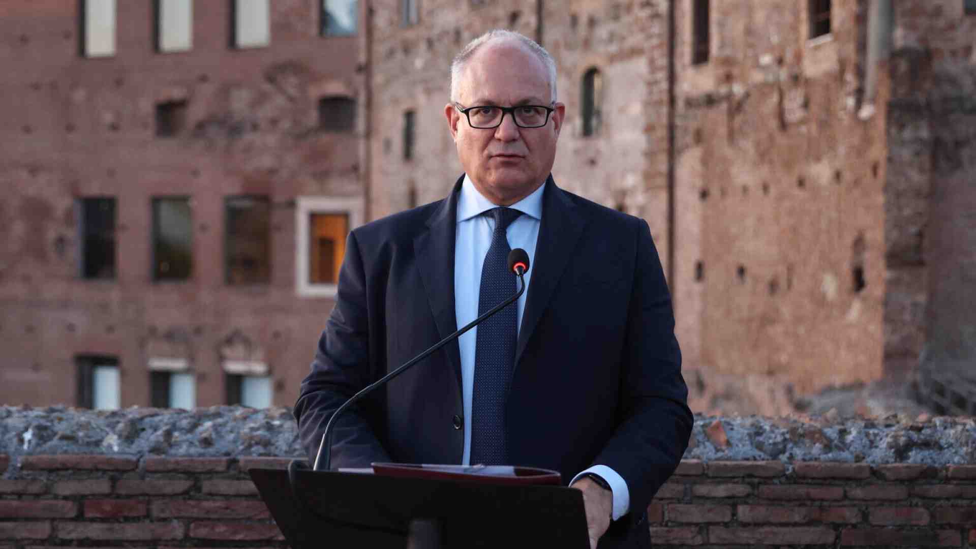 Gualtieri divo dei social, ma flop nella classifica del Sole. E FdI che ora crede di poterlo battere lo attacca