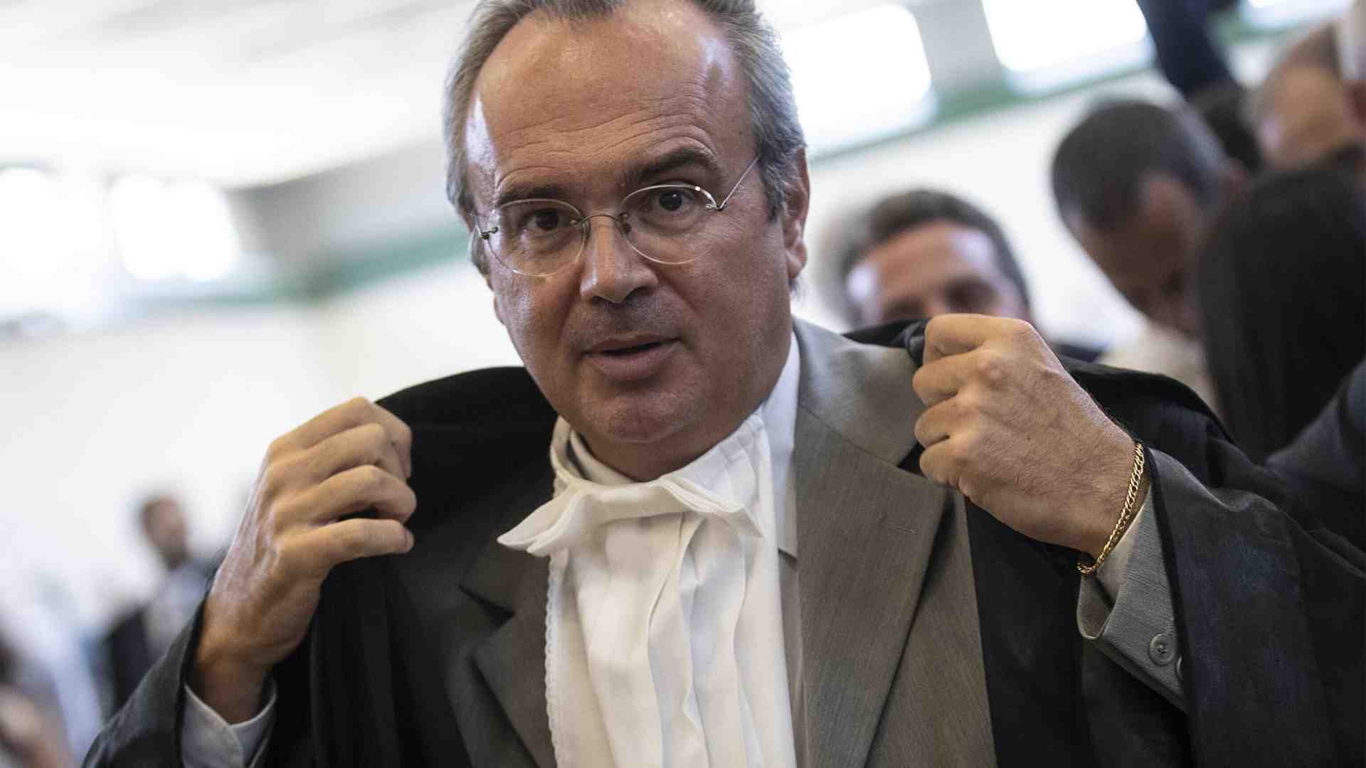 I giornalisti della Toscana premiano il procuratore Tescaroli. Emblema di un cortocircuito