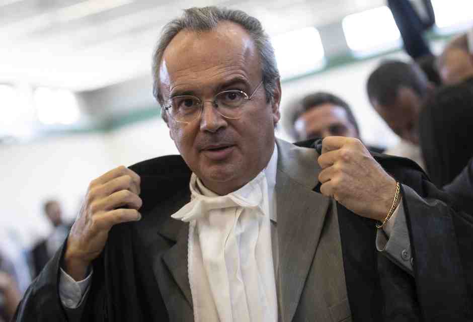 I giornalisti della Toscana premiano il procuratore Tescaroli. Emblema di un cortocircuito