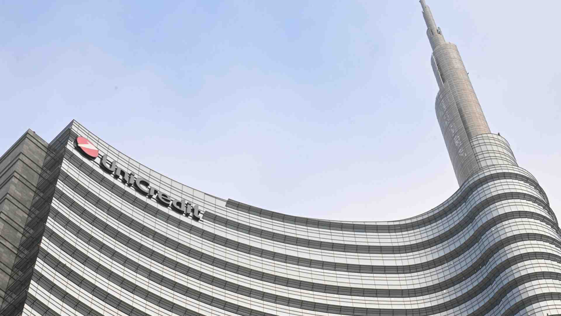 Il silenzio di Meloni e Giorgetti al diktat di Berlino su Unicredit