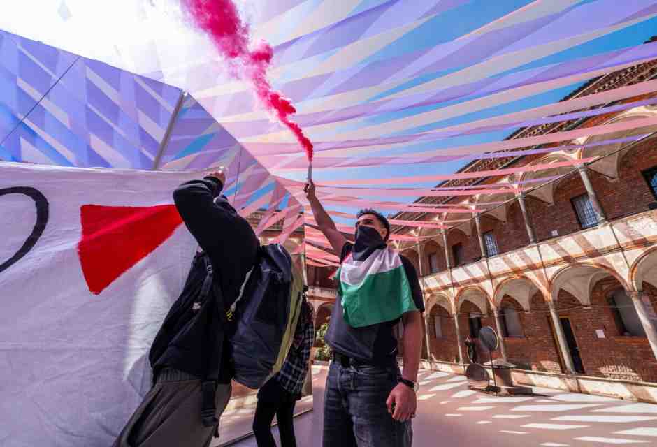 A furia di circolari engagé, abbiamo allevato universitari squadristi
