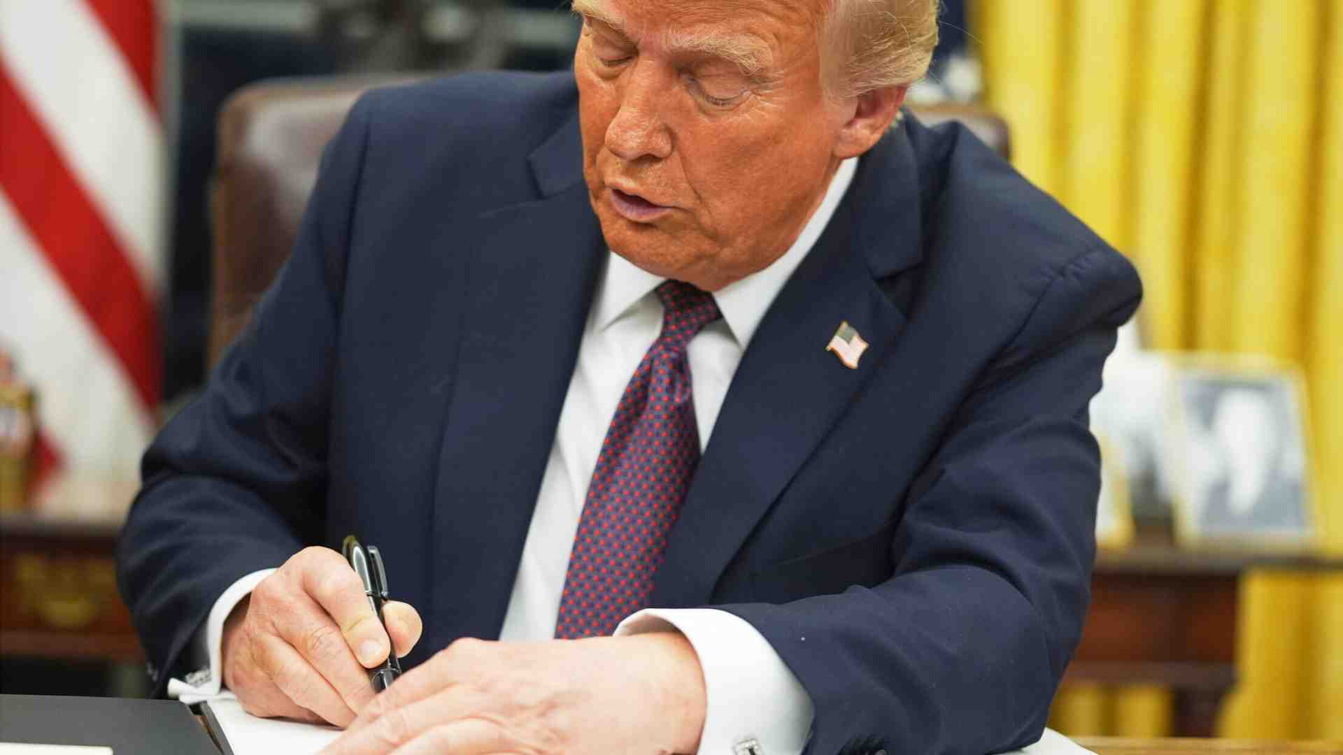 Scattano i dazi al 35 per cento per il Canada. In arrivo oggi la lettera di Trump all'Ue