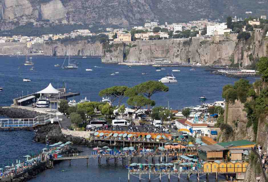 Il rebranding intellò dispiega le sue forze. È l’estate culturale da incubo