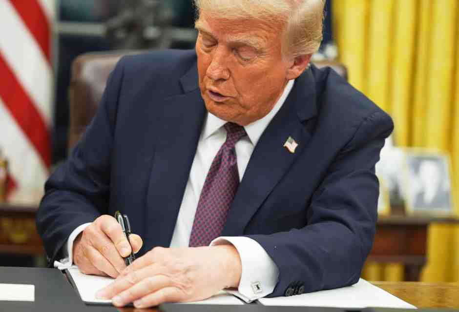 Scattano i dazi al 35 per cento per il Canada. In arrivo oggi la lettera di Trump all'Ue