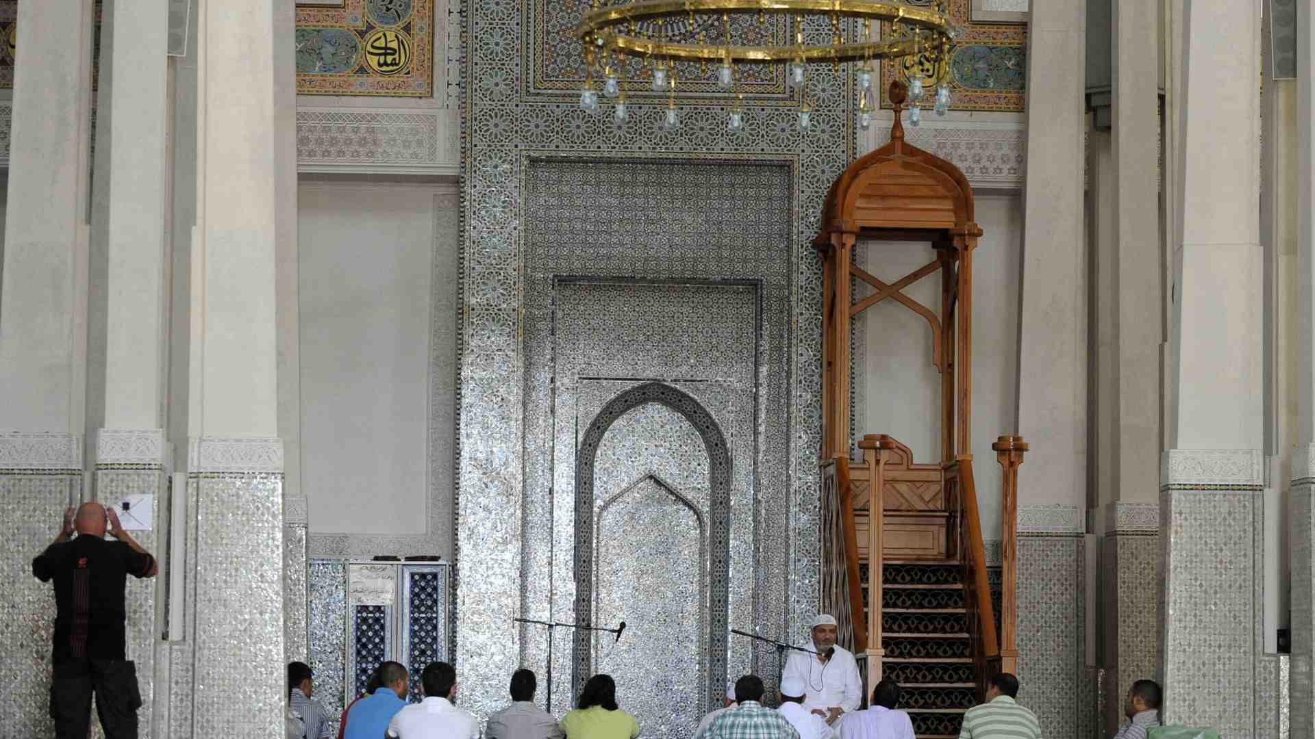 Imam visita Israele e al ritorno viene bandito. Iran? No, Olanda