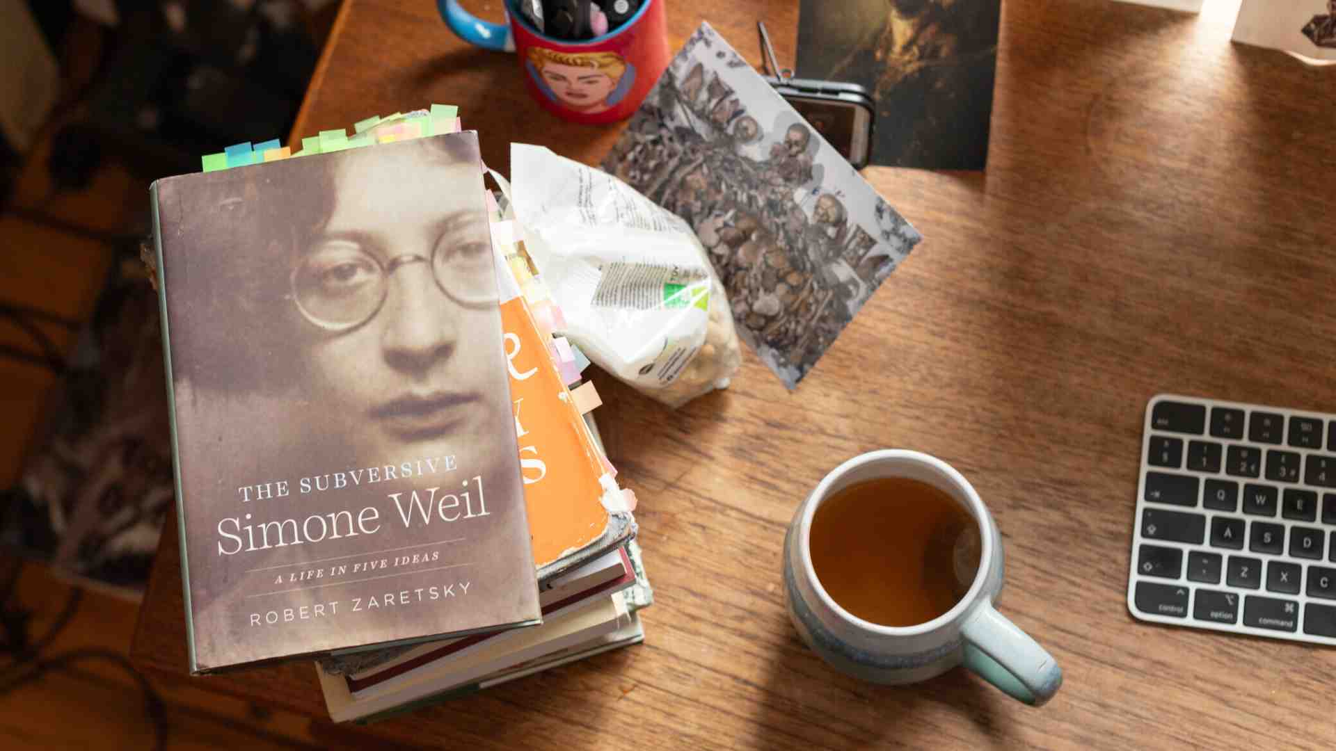 Cercare un rifugio nei libri, soprattutto una speranza. Che accada l’impossibile