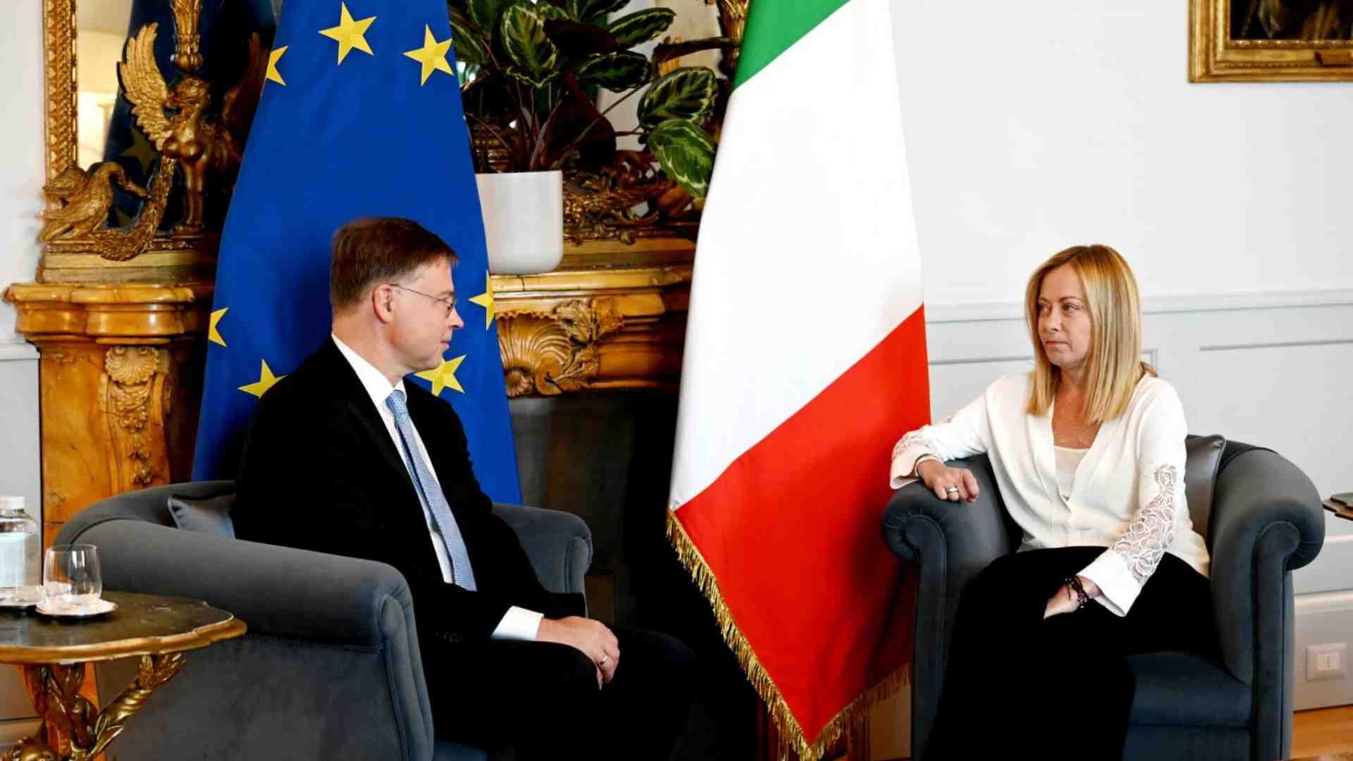 Meloni fra deficit e politica negozia il ReArm. E apre a Step, come nuovo strumento di flessibilità