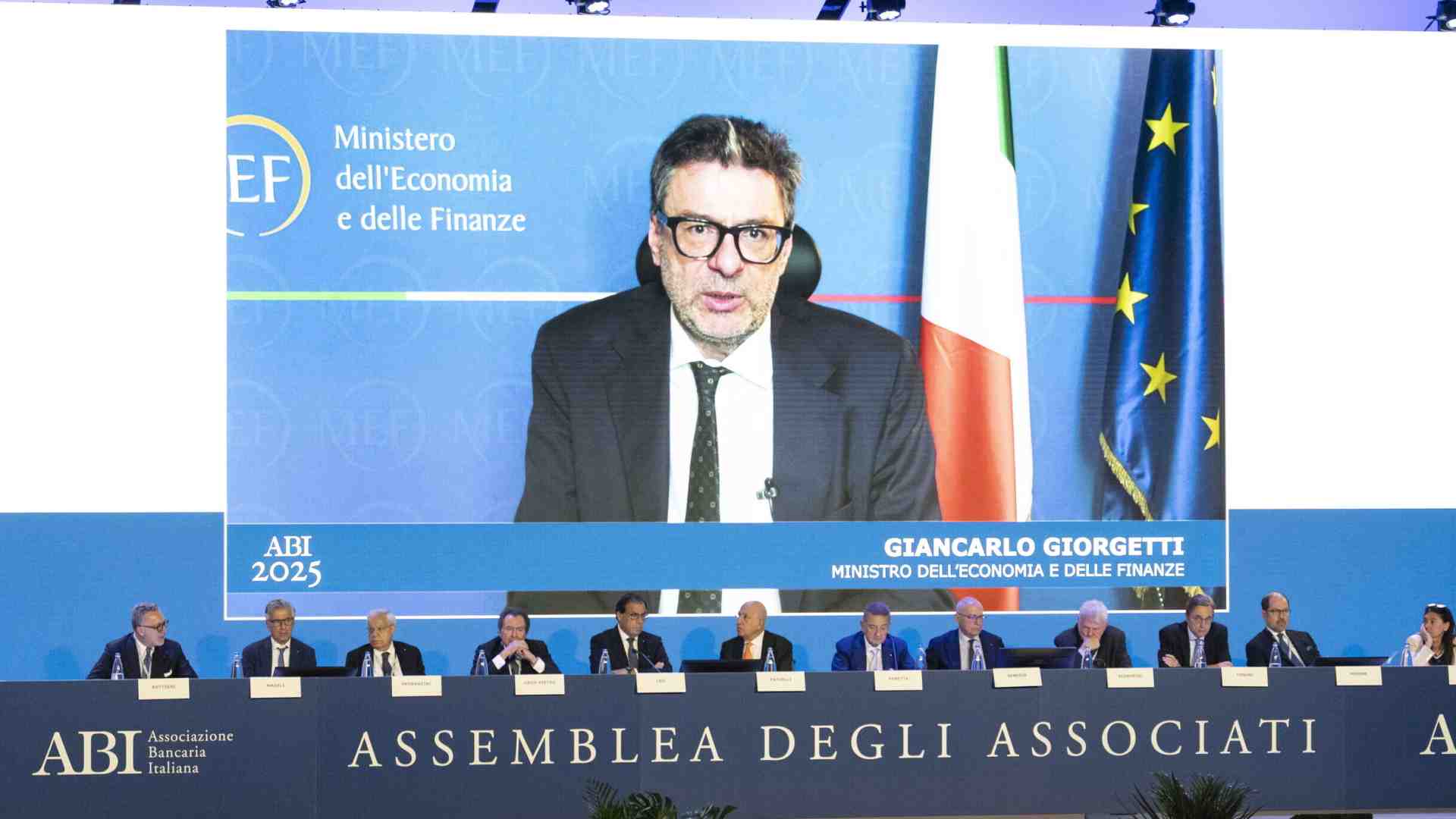 L’assalto di Giorgetti alle banche