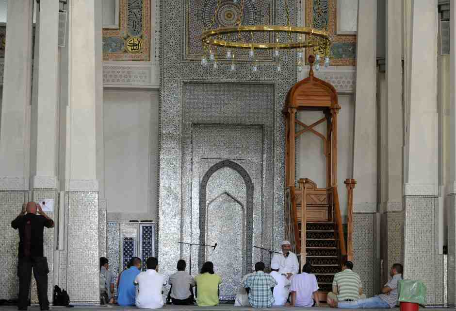 Imam visita Israele e al ritorno viene bandito. Iran? No, Olanda