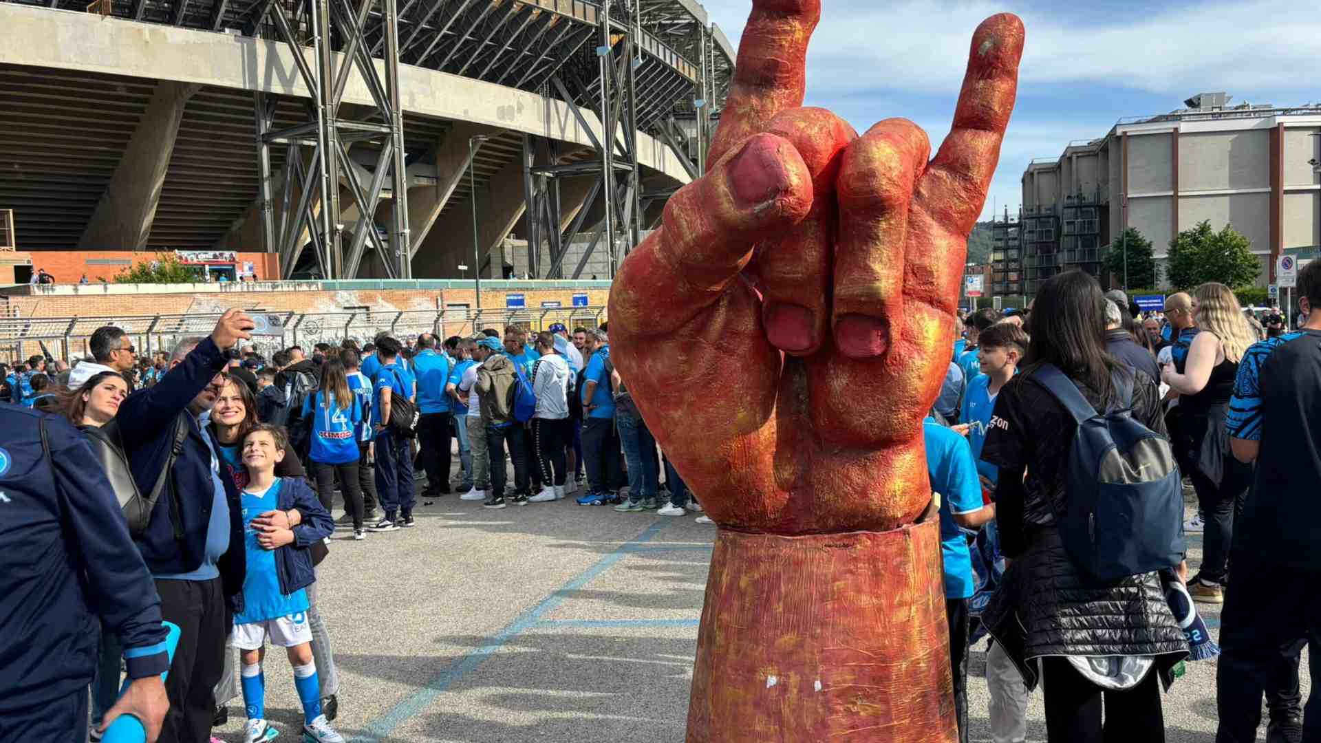 Una felicissima Napoli. Indagine contro il cliché gomorresco