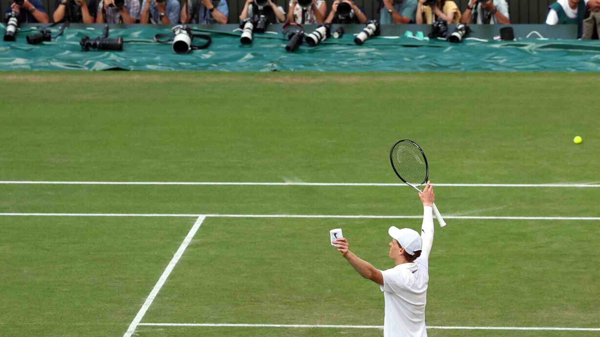Gli ottusi sproloqui di chi lamenta l’assenza di Abodi alla vittoria di Sinner