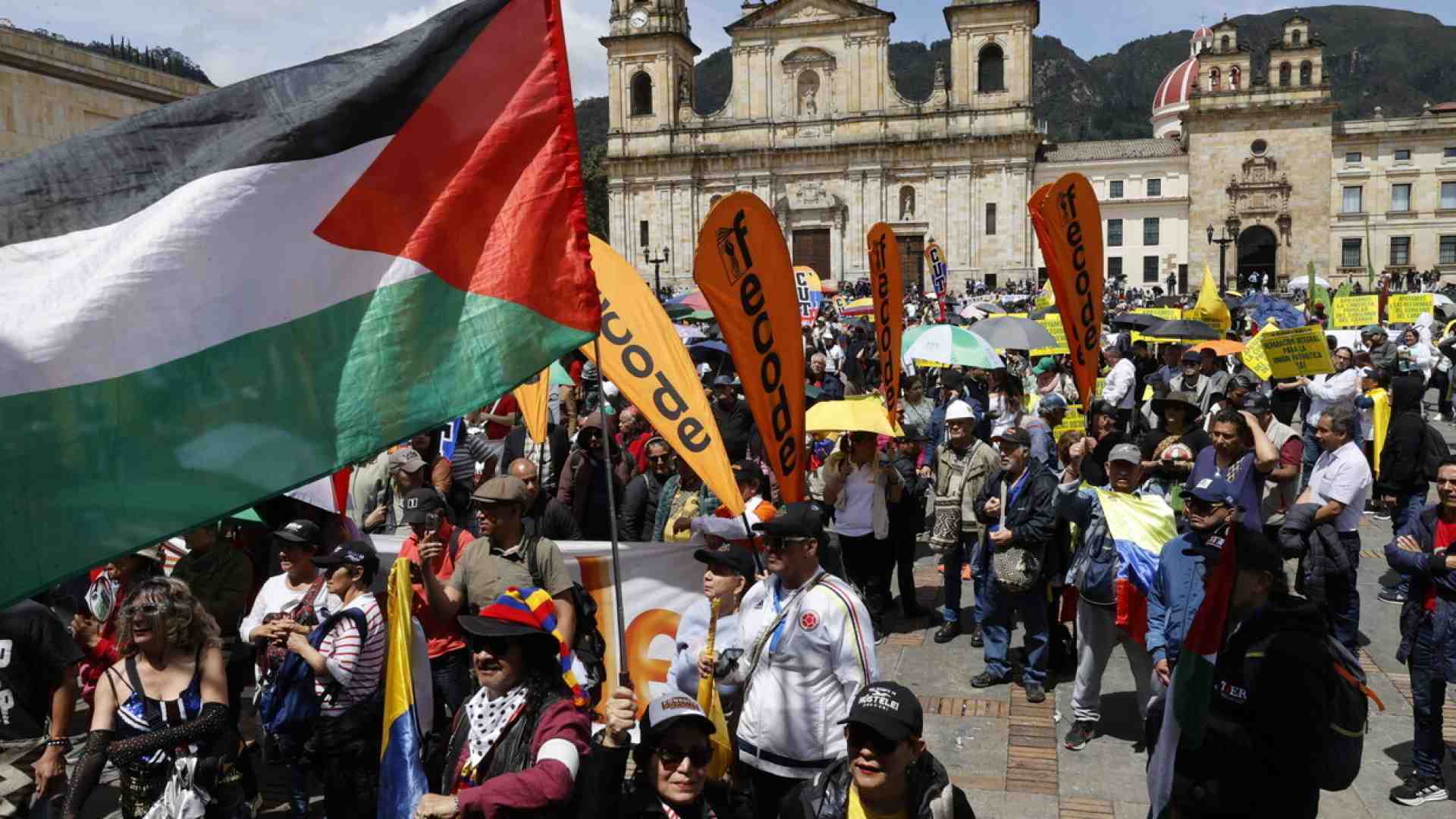 Dai dittatori a Francesca Albanese: chi c'è in Colombia alla festa terzomondista contro Israele