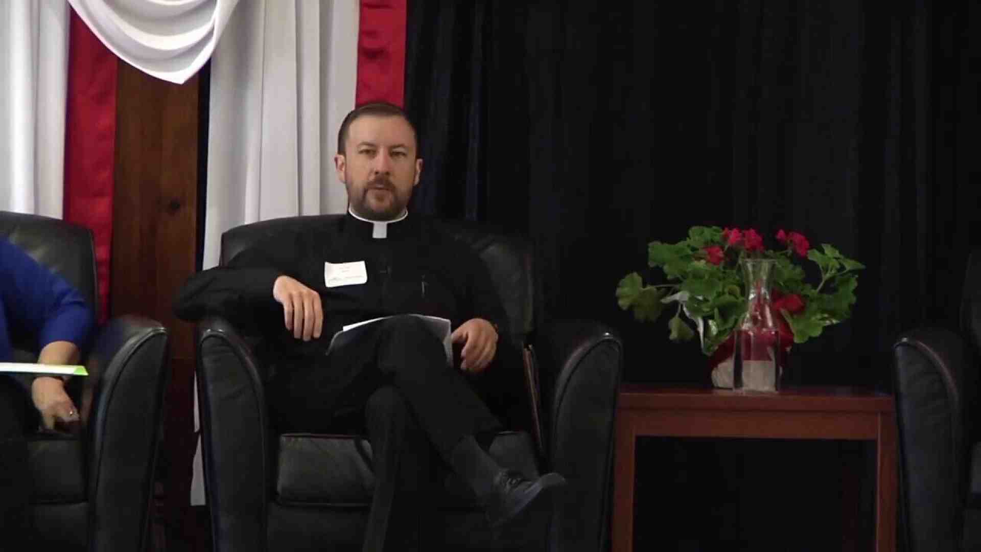 Pro lgbtq+, ma in latino. Il caso simbolo del vescovo americano Hennen