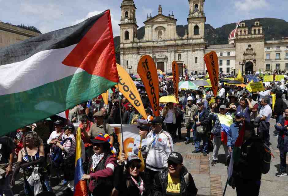 Dai dittatori a Francesca Albanese: chi c'è in Colombia alla festa terzomondista contro Israele