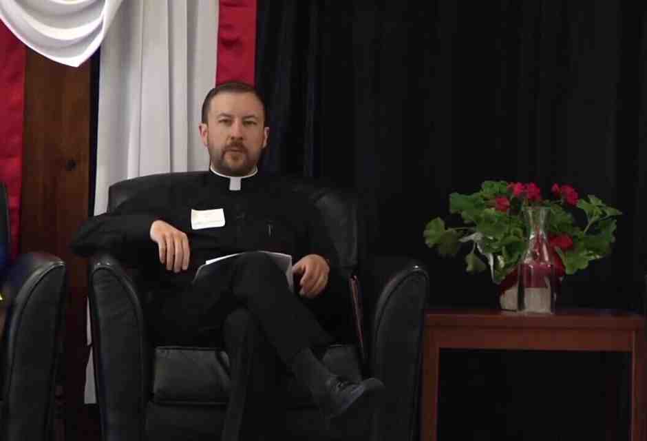 Pro lgbtq+, ma in latino. Il caso simbolo del vescovo americano Hennen