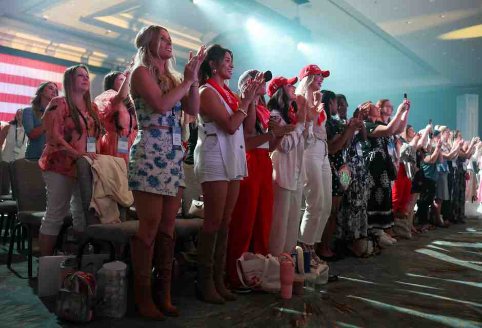 Le proteste dei giovani conservatori sul caso Epstein: siamo i “ragazzi perduti del Maga”
